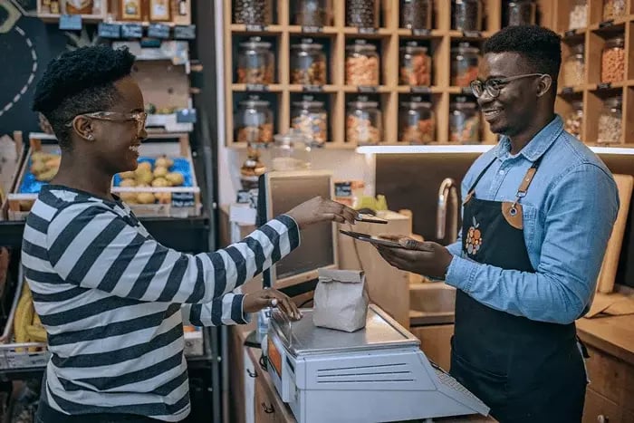 How can mobile technology help the fintech industry tackle new risks and maintain strong growth?