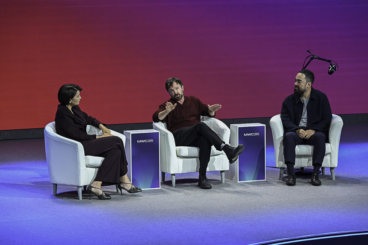 Mwc26 aaron paul keynote 3x2