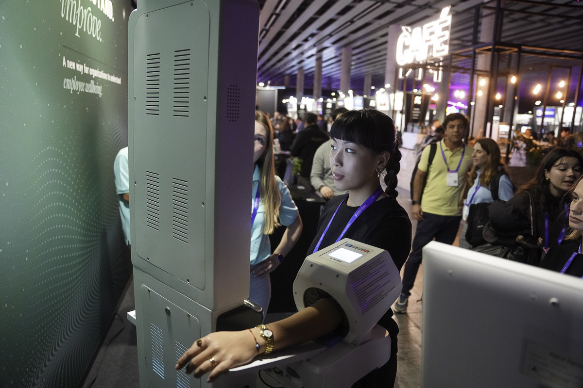 Mwc26 exhibition arm 3x2