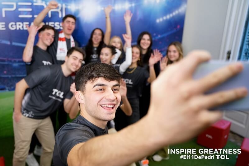 TCL Brand Ambassador Pedri Wows Fans at Mobile World Congress 2023