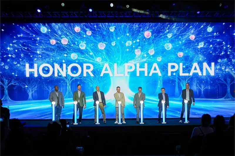 HONOR Unveils New Corporate Strategy to Transition to an AI Device Ecosystem Company